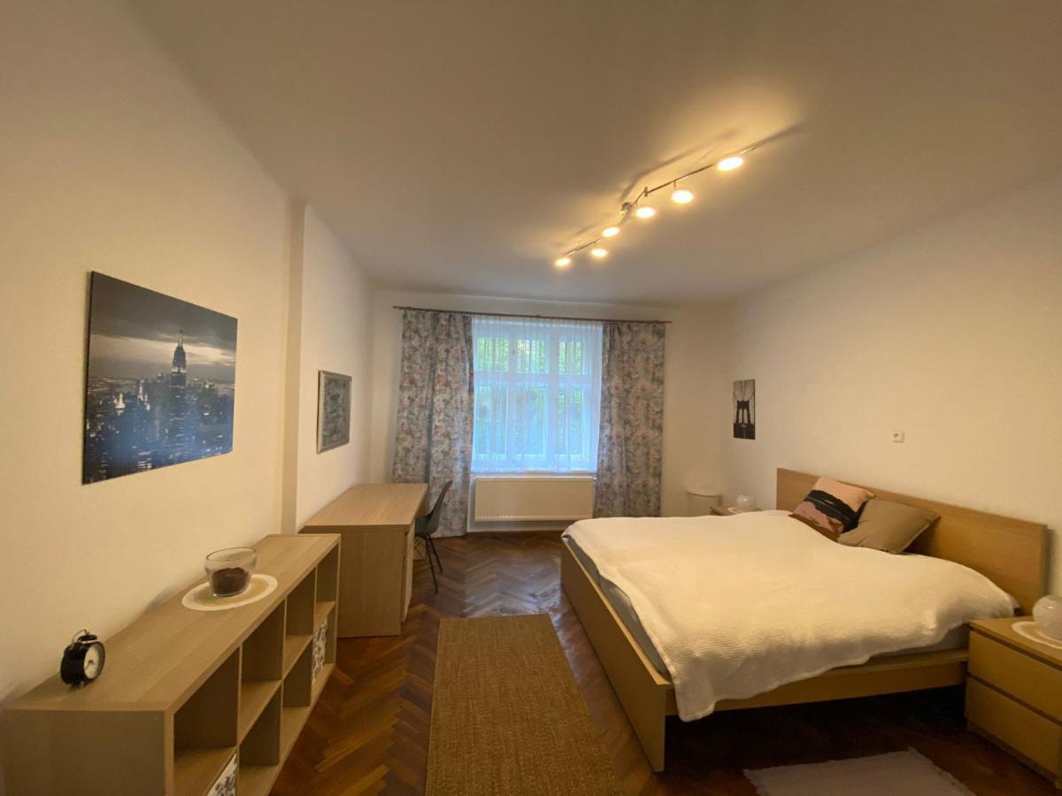 Appartamento Apartman Xaveriova Praga Esterno foto